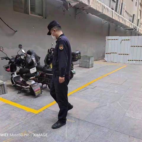 增划补划非机动车停车线 让文明更“到位”