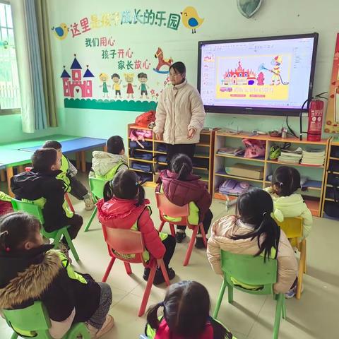 消防驻“童”心 安全伴“童”行——利村乡小燕子幼儿园 2024 年春学期消防逃生应急演练