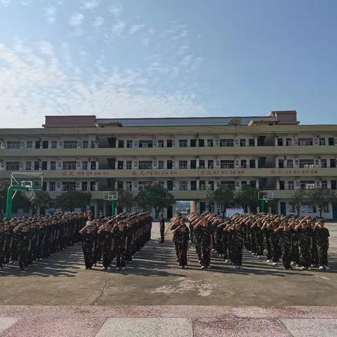 荔浦市南疆狼兵特训营激发青少年爱国热情