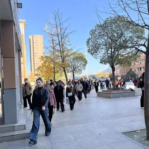 【家校工作】双向奔赴话成长 家校共育向未来—区五小2025—2026上期期中家长会