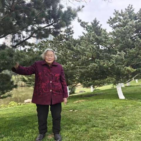 喜迎余超吉恩师九十华诞诗文两篇