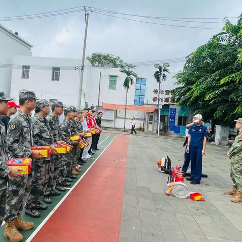 龙华区消防救援大队针对辖区各镇街志愿消防队伍开展培训（四）