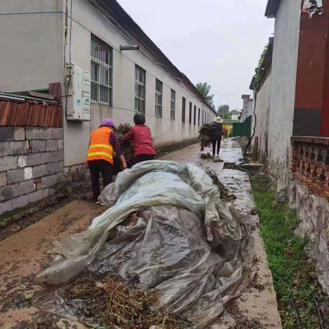 秋收时节，热情不减，里辛街道人居环境整治不停歇持续提升