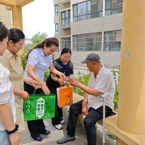 粽叶飘香迎端午，粽情粽意促和谐