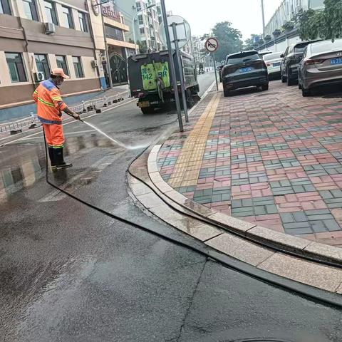 加大道路冲洗力度 做好道路清扫保洁工作