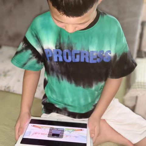 大彭镇东风小学组织学生观看生态文明第一课