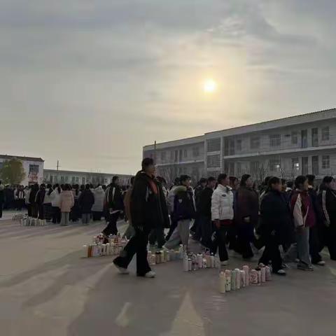 凝心聚力展风采 砥砺青春共成长 ——七年级素质拓展活动纪实