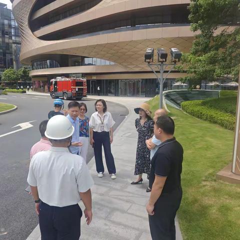 步履丈民情，建言解民忧--三元里街人大代表实地调研辖内道路修缮问题