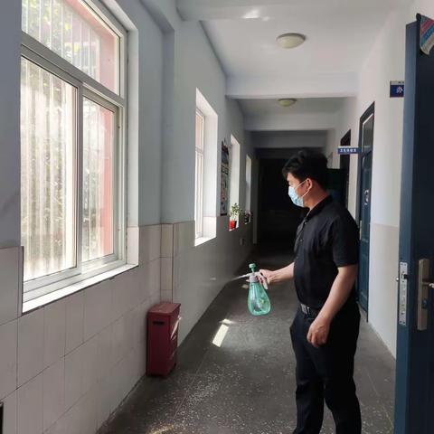 关爱学生，幸福成长|| “灭蚊防病，平安护航”---北高镇路庄小学开展灭蝇灭蚊消杀工作