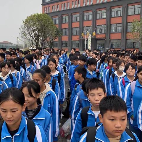 研学旅行促成长，最美课堂在路上——团风县问津中学七（4)班研学旅行（一)