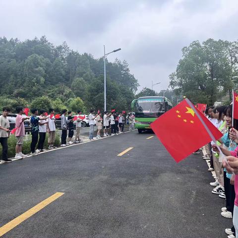 少年壮志不言愁 勇踏征程竞风流——应中学子，中考加油