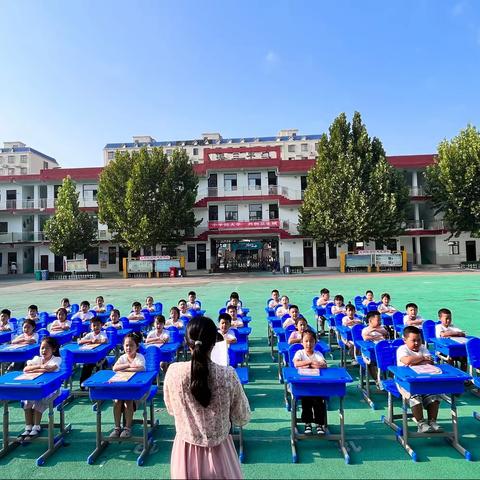 “良好行为习惯，从入学学训开始”——广平第三实验小学一年级学训展演