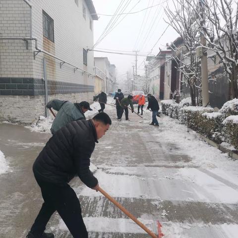 【玉清湖街道小李村】以雪为令，铁军战风雪，雪停路通，瑞雪融民心