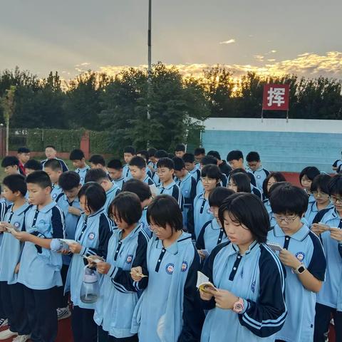 微笑着，去唱青春的歌谣