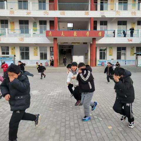 消防演练 安全同行——苏桥镇中心小学教学点开展消防演练