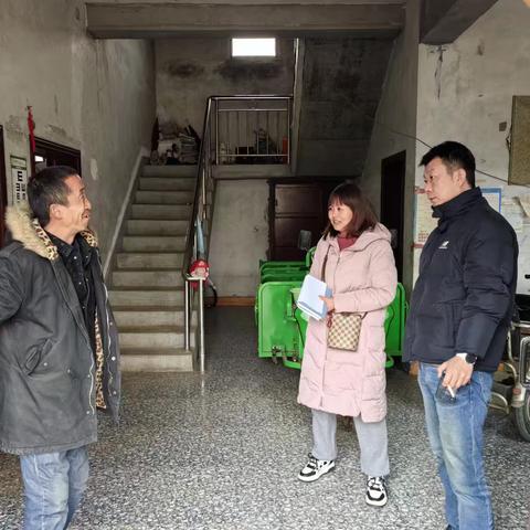 关爱与陪伴：家庭中的温暖瞬间