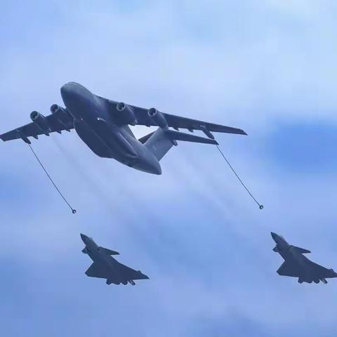 “向前、向前、向前！”，撑起属于电信人的荣光，互联网一支部观看“纪念中国人民抗日战争暨世界反法西斯战争胜利80周年”阅兵活动