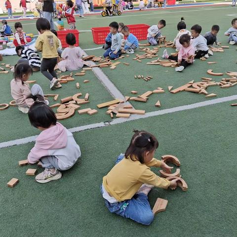 赣县区明德幼儿园小一班自主游戏——《城堡构建之路》