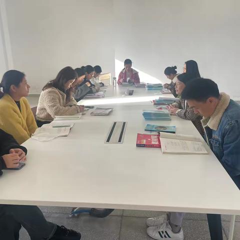 高一语文组教研活动顺利开展