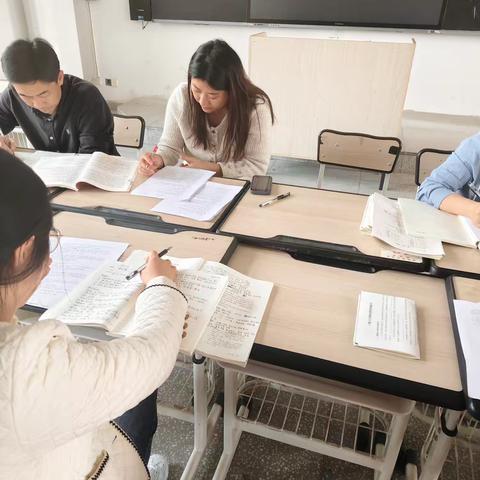 精研宋词雅韵 共探备课新径——高二语文组《望海潮》集体备课活动