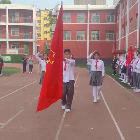 “礼赞新时代，童心向未来”太白街小学少先队员入队仪式