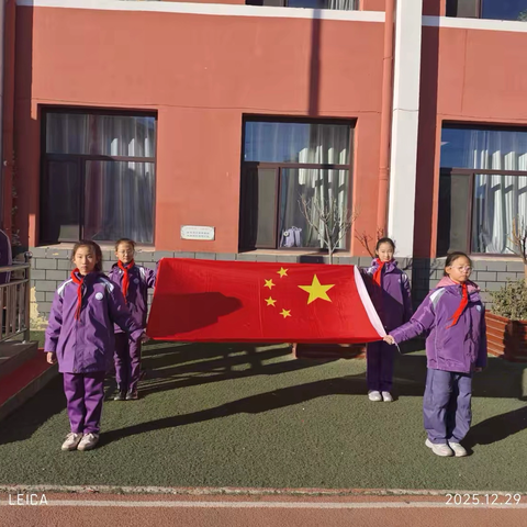 喜迎新年佳节，破晓见新春 ‍        四年级六班升旗仪式