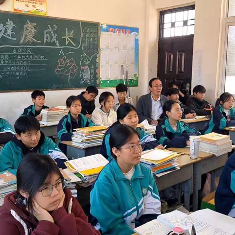 窝城镇中心学校开展别开生面的物理公开课活动