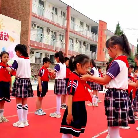 “学习二十大，争做好队员”—— 里村联合小学少先队分批入队仪式