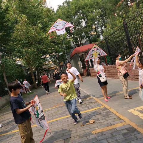 【文明实践活动】芳古园一区第一社区青少年非遗风筝制作活动