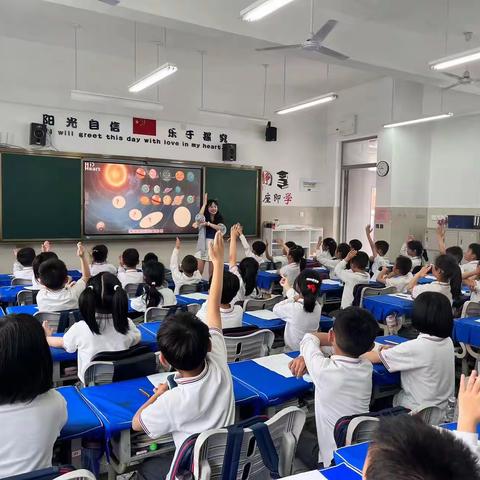 阳光雨露，洒满心田；心理健康,你我同行。