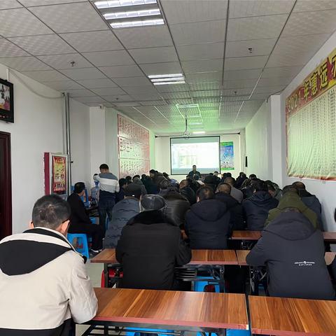 冬日寒风起、送法暖人心