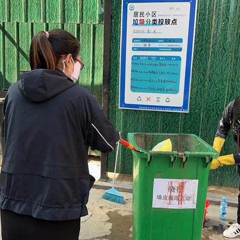 垃圾虽脏，桶不能脏，垃圾虽乱，分类意识不能乱，让垃圾分类更好进行
