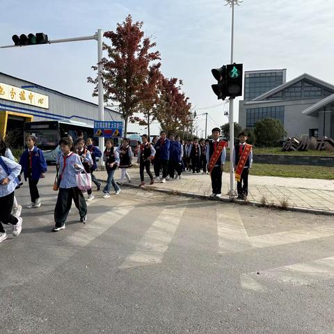 【践礼修德﹒做文明有礼泉山人】徐州市科技实验小学开展“文明交通我守护”主题实践活动