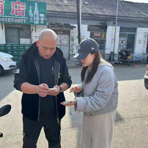 红透山支行停工不停产，外拓办理新增手机银行动户，坚决打赢“上甘岭”战役