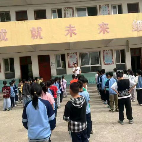 小赵村小学防震演练纪实