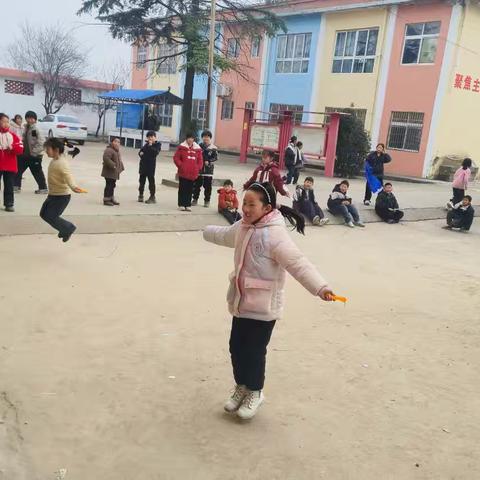 以运动致青春，用欢笑迎新年——小赵村小学元旦运动会