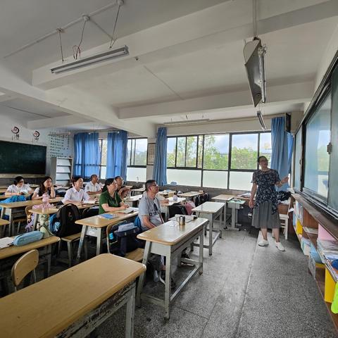 "研‘’以笃行，全力以‘’复‘’——记鹿城小学六年级语文第八次教研活动