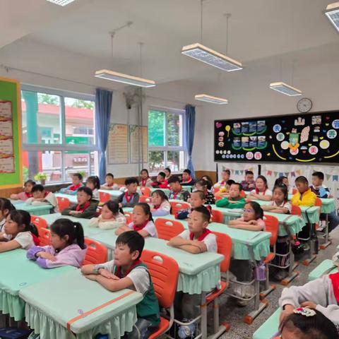 三年一班Steam课程：探索电动橡皮擦的奥秘