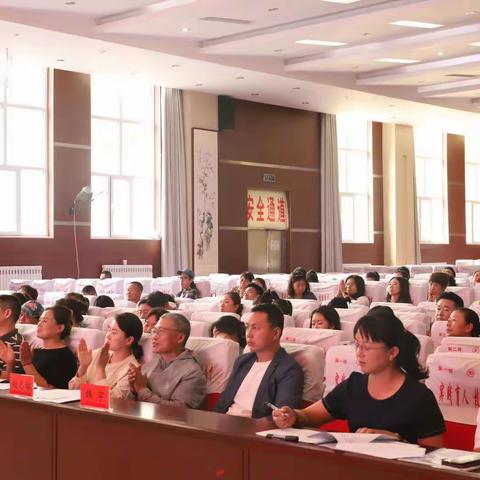 乌兰浩特市总工会举办“劳动托起中国梦·法治烛照职工心”全市职工法律知识竞赛活动