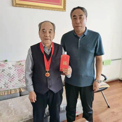 节前慰问老党员 真心关怀暖人心