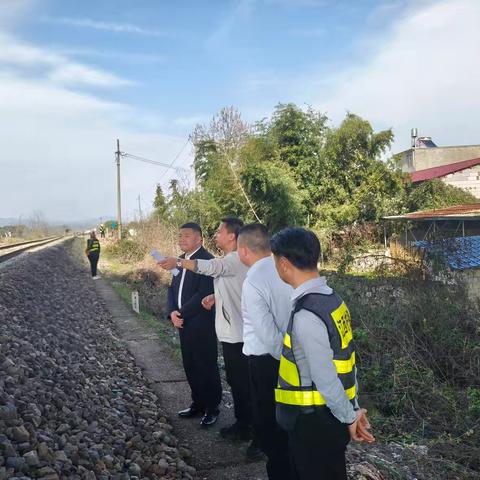 市委政法委副书记黄君建调研浮梁县铁路护路联防工作