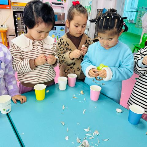 “活教育”下的幼儿园劳动教育温泉县第一幼儿园自然劳动之种植园艺——大蒜水培记