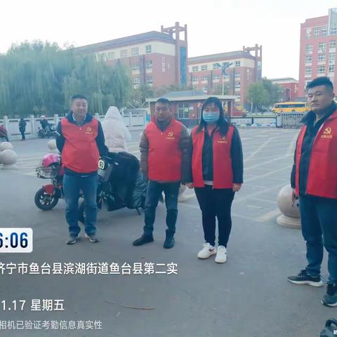 兴鱼社区·幸福365——   雏鹰护卫队，守护学生的出行安全