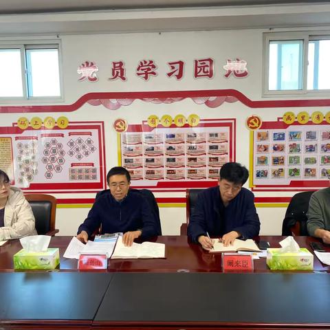 12月9日上午市人大常委会副主任陆岳山‍一行‍到小马庄镇集中走访市人大代表