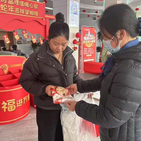 灵蛇送瑞，开门飘红