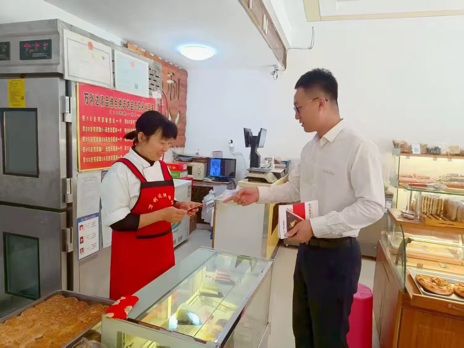 简篇-中国工商银行江源孙家堡子支行前往金融服务点爱民村宣传普惠贷款及金融政策