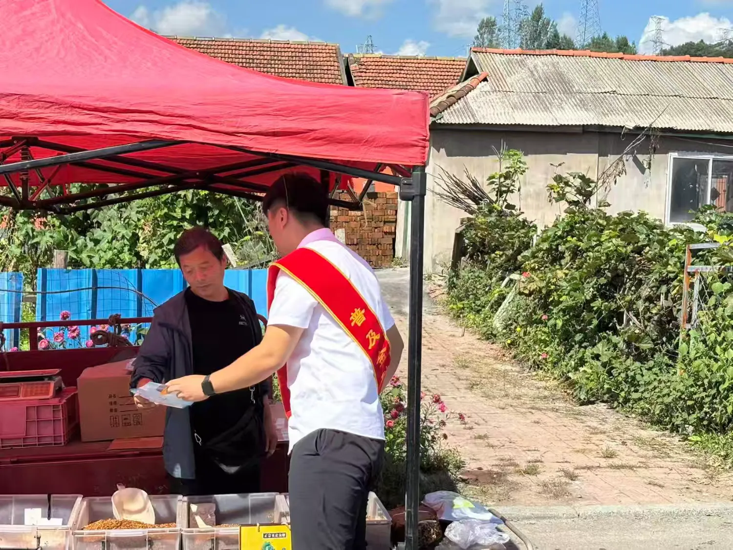 简篇-中国工商银行江源孙家堡子支行前往金融服务点爱民村宣传普惠贷款及金融政策