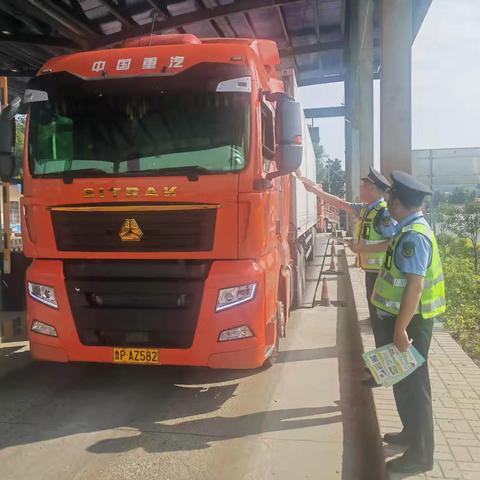 鸡公山公路超限检测站深入开展“路政宣传月”活动