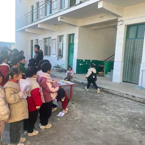 期中表彰再奋进，蓄势待发攀高峰——博望镇张湾小学2025年秋季学期期中表彰总结大会