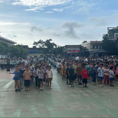 最美教师铸师魂 表彰大会聚人心 —— 记临高县调楼镇美良中心学校教师表彰大会